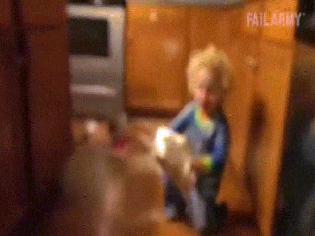 Video Clip Cười - Clip hài: Bố mẹ "phát điên" với lũ trẻ nghịch ngợm