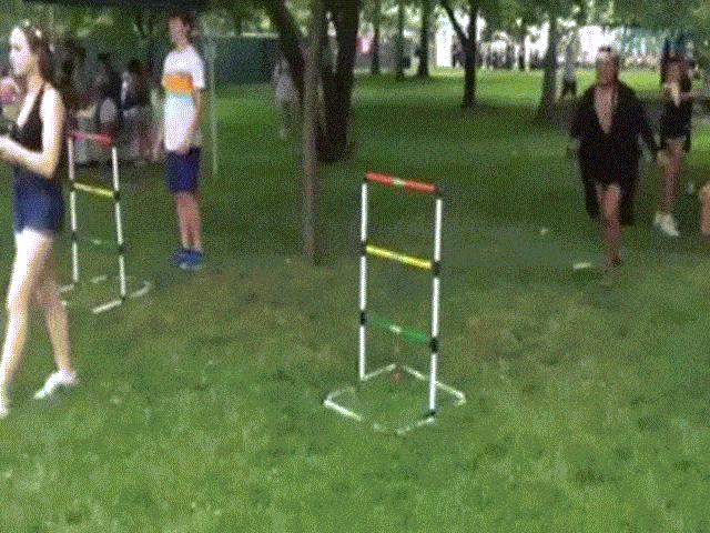 Video Clip Cười - Clip hài: "Vượt rào" không phải là chuyện dễ dàng