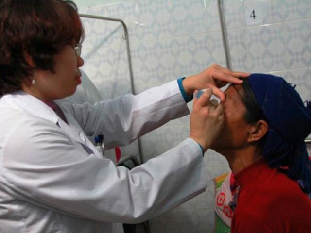 Tin tức trong ngày - Vụ 8 người chết ở Lai Châu: Tiêu hủy 5.000 lít rượu không rõ nguồn gốc