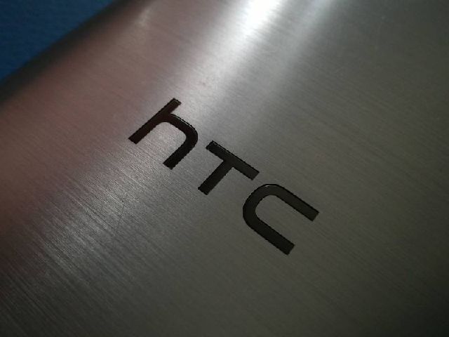 Rò rỉ ảnh mặt trước HTC One X10