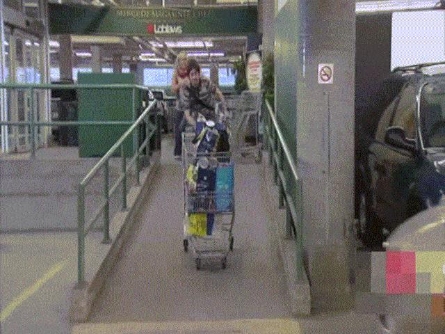 Video Clip Cười - Clip hài: Hoảng hốt khi bị troll trong siêu thị