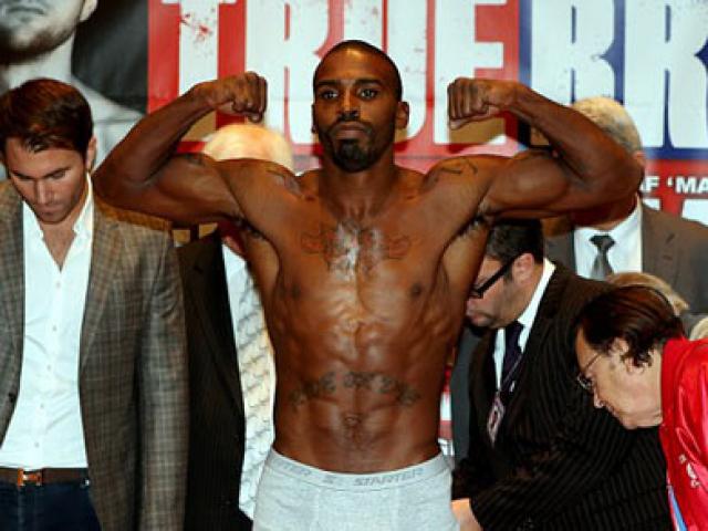 Thể thao - Bị chê "đồng tính", võ sĩ boxing "xuống tay" tàn bạo