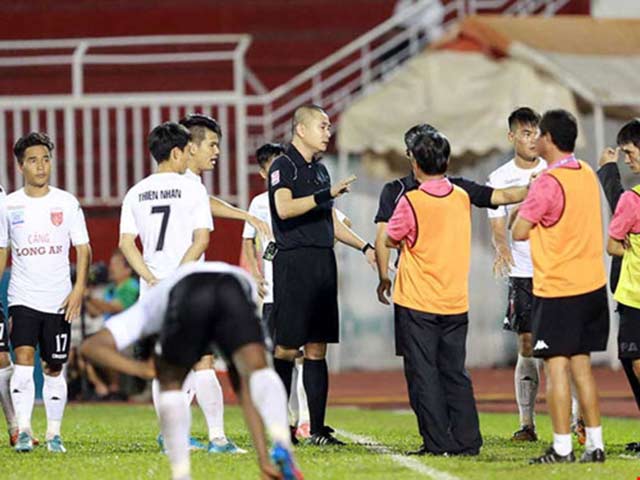 Bóng đá - CLB Long An CHÍNH THỨC nhận án nặng sau "trò hề"