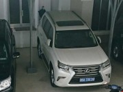 Tin tức trong ngày - Doanh nghiệp tặng 2 xe Lexus cho Cà Mau