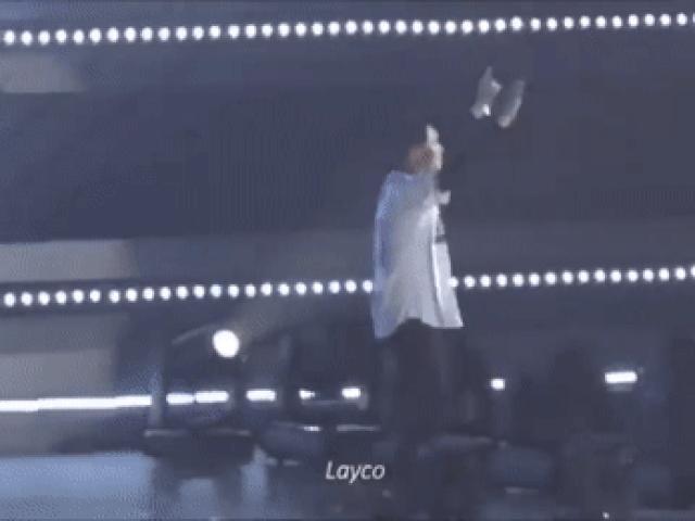 Ca nhạc - MTV - Không chỉ sao Việt, EXO xứ Hàn cũng bị fan ném chai