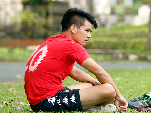 Bóng đá - CLB Long An xin giảm án cho cầu thủ diễn “trò hề”
