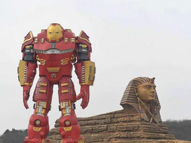 Chết cười với tượng Iron Man phiên bản cổ rụt ở TQ