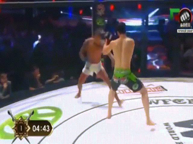 Thể thao - MMA: "Tự phế võ công", 18 giây thua tức tưởi