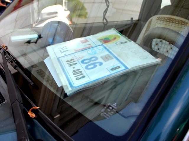 Tin tức trong ngày - Giải mã “lệnh bài 86” trên những ôtô đậu trước trụ sở UBND TP.HCM