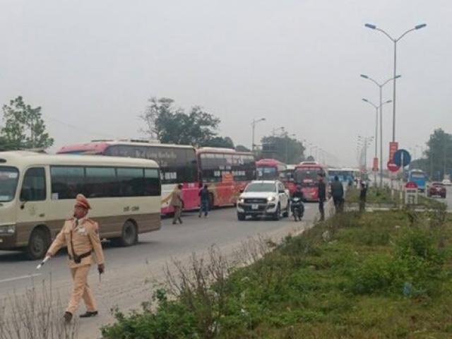 Tin tức trong ngày - Hơn 100 xe khách nối dài trên cao tốc phản đối chuyển bến