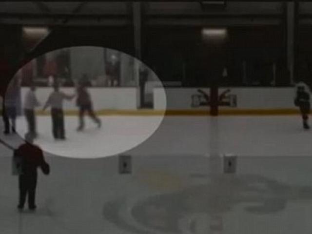 Thể thao - Đấm trọng tài U70, VĐV 19 tuổi sa lầy "vũng bùn"