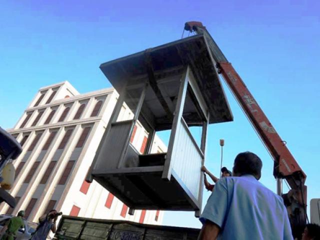 Tin tức trong ngày - Phó Chủ tịch Q.1 chỉ đạo dỡ vọng gác công an có đúng quy định?