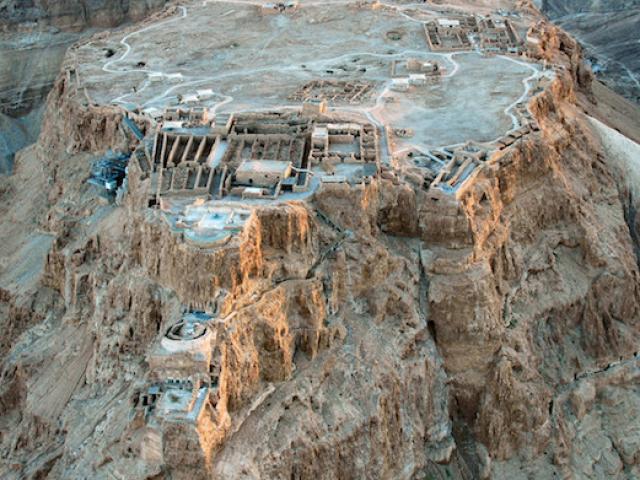 Thế giới - Sự thật tích 1000 người lao từ núi xuống Biển Chết tự sát