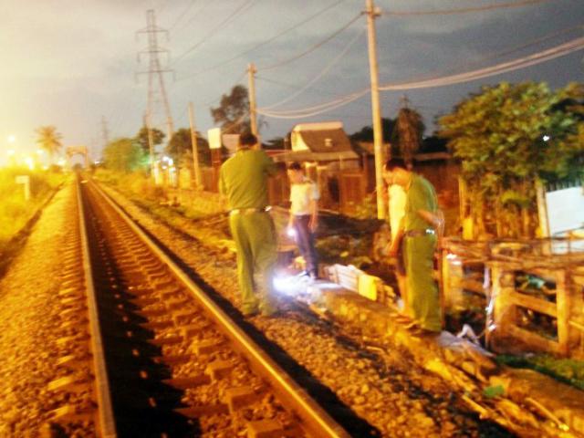 Tin tức trong ngày - Bố "ngáo ngơ" để tàu tông chết con gái 5 tuổi giữa đêm