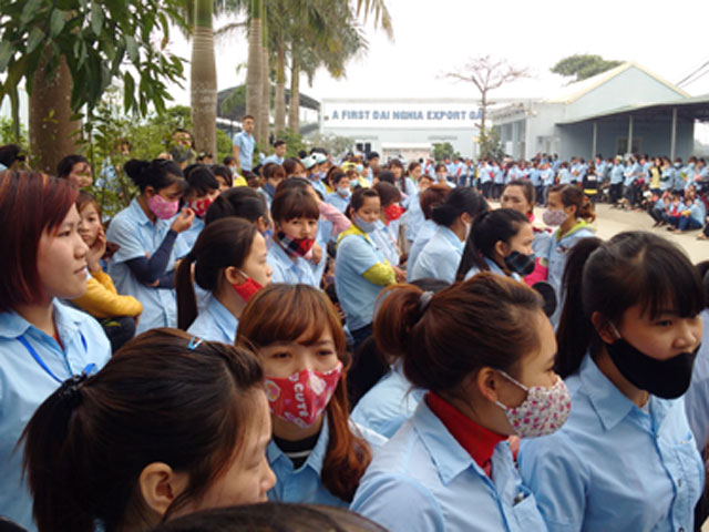 Tin tức trong ngày - Hơn 1.500 công nhân đình công đòi trả lại 10.000 đồng
