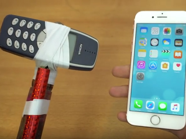 Dế sắp ra lò - Nokia 3310 hóa búa tạ "tẩn" iPhone 7