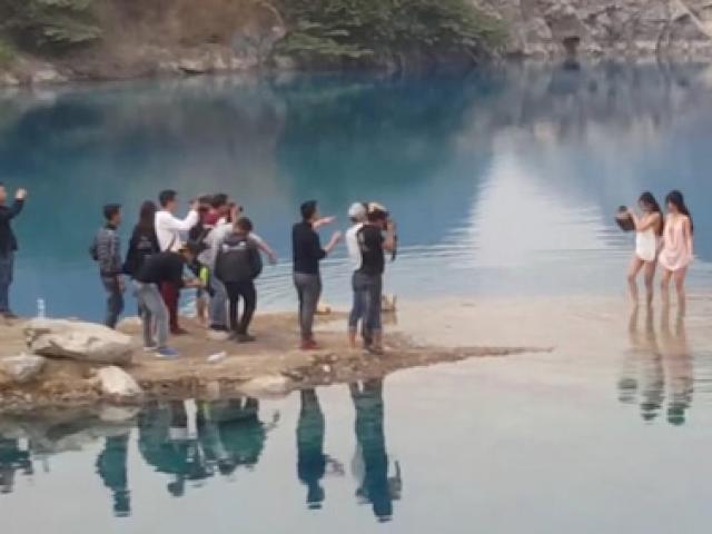 Tin tức trong ngày - "Truy tìm 2 cô gái chụp ảnh tại tuyệt tình cốc”: Chính quyền xã nói gì?