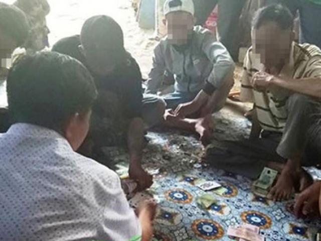 Pháp luật - Phạt 7 người đánh bạc, phát trực tiếp lên facebook