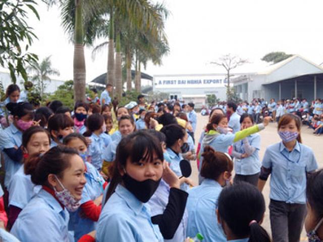 Tin tức trong ngày - Vụ 1.500 công nhân đình công: Yêu cầu trả khoản thu 10.000 đồng