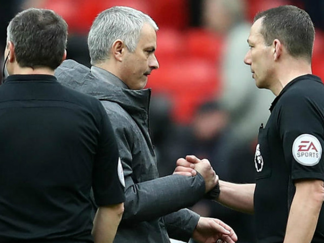 Bóng đá - MU: Ibra phủ nhận chơi bẩn, đối phương tự đưa mặt vào cùi chỏ