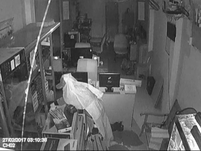 Pháp luật - Giả ma đi ăn trộm, bị cảnh sát 113 bắt tại trận