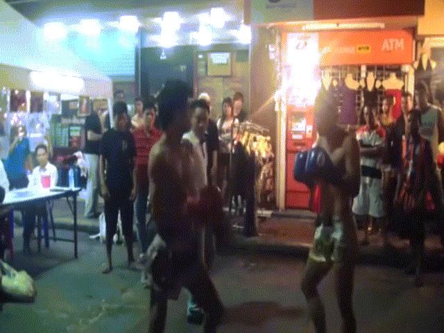Thể thao - Muay Thái giữa chợ: Chọi nhau "đôm đốp", người xem trố mắt