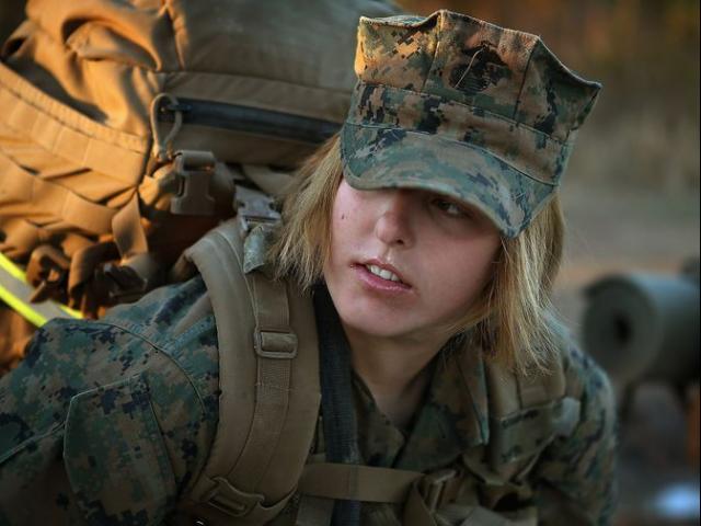 Hàng loạt nữ quân nhân Mỹ lộ ảnh khỏa thân gây chấn động