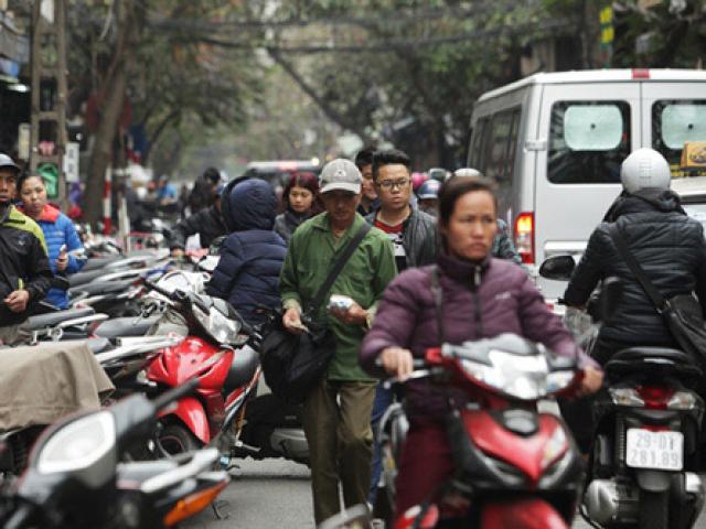 Tin tức trong ngày - HN: Chủ tịch quận viết thư ngỏ đề nghị trả lại vỉa hè