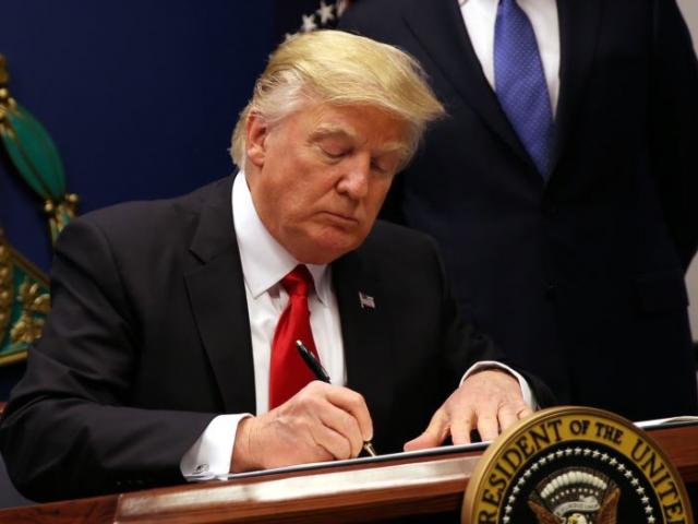 Thế giới - Trump kí lệnh cấm nhập cư mới nhằm vào 6 nước Hồi giáo