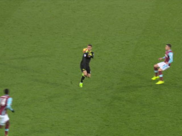 Bóng đá - Hazard chuyền bóng bằng lưng: Bậc thầy Rô vẩu, CR7