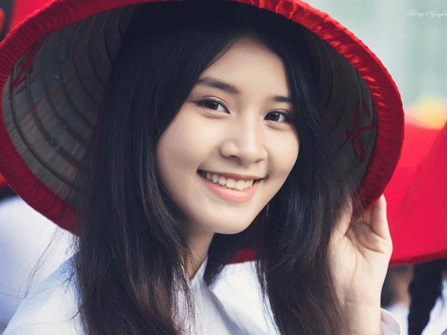 Bạn trẻ - Cuộc sống - Xuất hiện cô gái mặc áo dài cực đẹp trên phố đi bộ TP.HCM