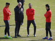 Bóng đá - MU: Sân đối thủ như thửa ruộng, Mourinho nổi giận