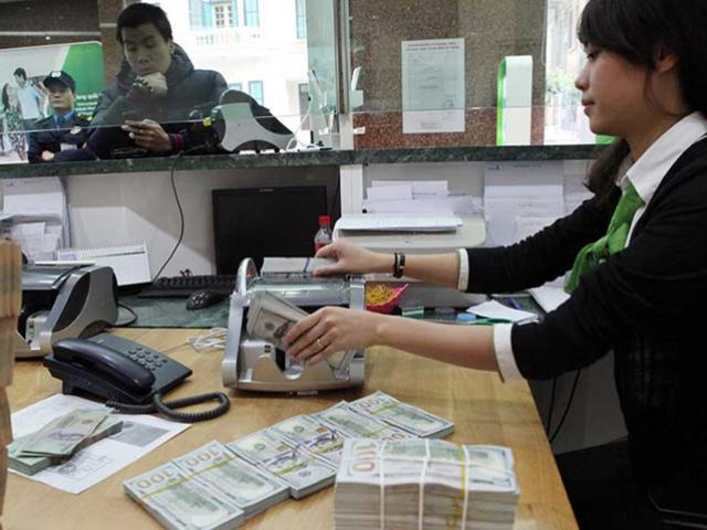 Kinh doanh - Đã đến lúc nâng lãi suất tiền gửi USD?