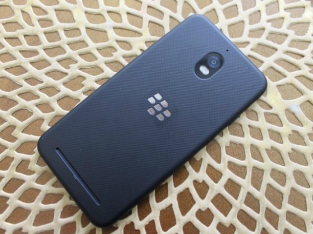 Dế sắp ra lò - Video: Chân dung BlackBerry Aurora trước giờ G