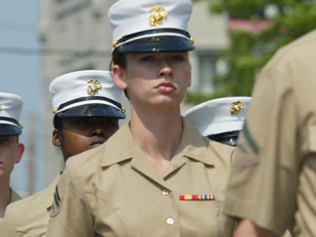 Thế giới - Lính Mỹ tung ảnh "nóng" nữ quân nhân, thách thức điều tra