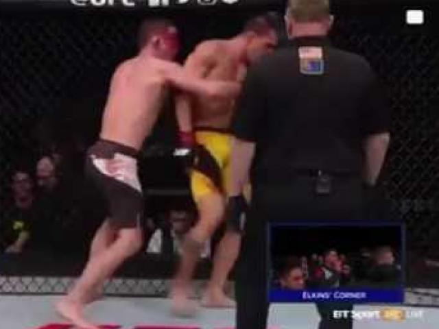 Thể thao - UFC: Đối thủ "xin hàng", vẫn tung đòn triệt hạ