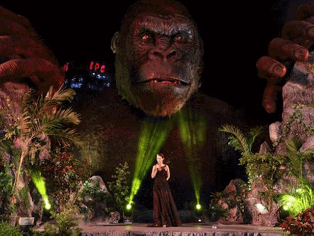 Tin tức trong ngày - Ảnh: Mô hình King Kong bạc tỉ trước và sau khi "bà hỏa" hỏi thăm