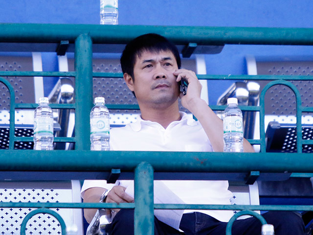 Bóng đá - Xem trận đấu "ru ngủ", HLV Hữu Thắng phản ứng thế nào?