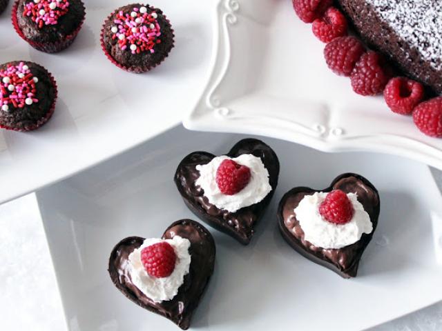 Ẩm thực - Valentine trắng lãng mạn với chocolate trái tim