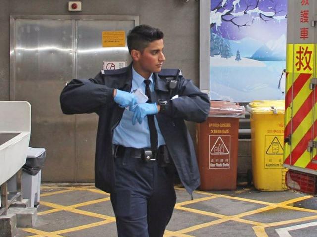 Thế giới - Cảnh sát anh hùng đẹp trai khiến dân Hồng Kông “phát sốt”