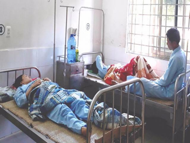 Sức khỏe đời sống - Ăn lòng heo để lâu, 8 người nhập viện