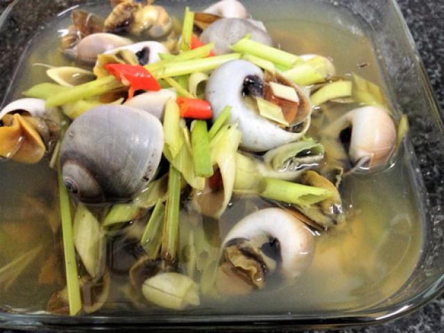 Ẩm thực - Thơm lừng ốc mỡ hấp sả