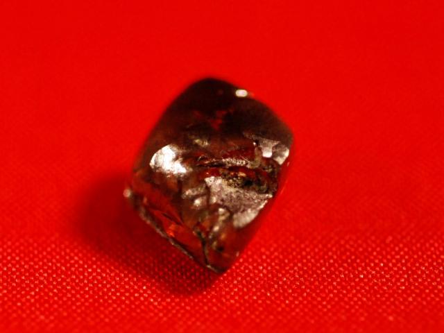 Thế giới - Mỹ: Đang tản bộ, nhặt được kim cương nâu lớn nhất 40 năm