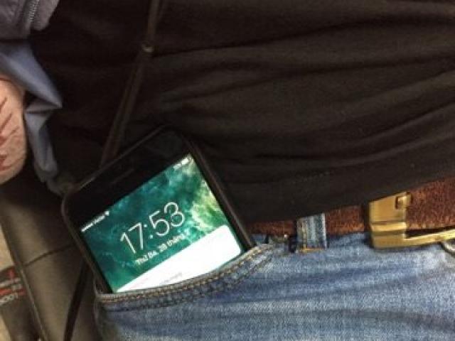 Sức khỏe đời sống - Để điện thoại trong túi quần sẽ giết chết tinh binh