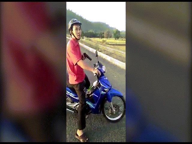 Tin tức trong ngày - Công an xác minh clip cán bộ rút súng bắn dân