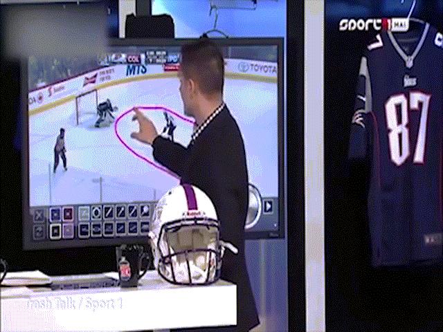 Thể thao - Tá hỏa: BLV thể thao vẽ "nhạy cảm", nam bò cười nữ đỏ mặt