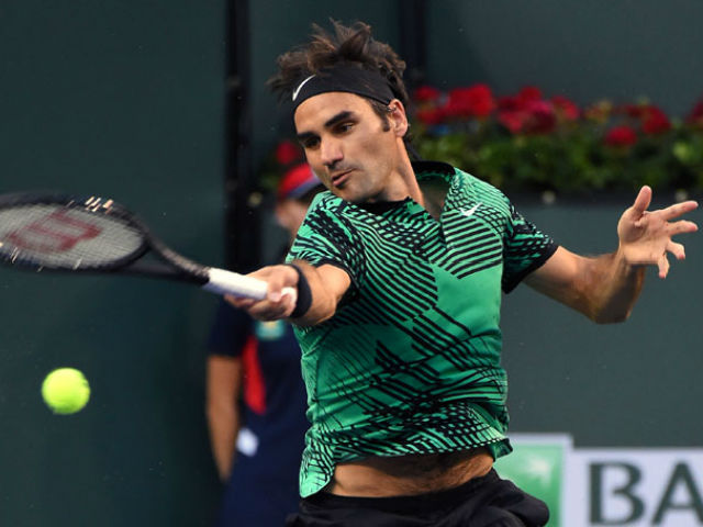 Hùng hổ lên lưới, bị Federer "hồi mã thương" trúng mặt
