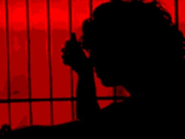 Pháp luật - Tạm giữ cô gái đâm gục người yêu chỉ vì bị thách thức