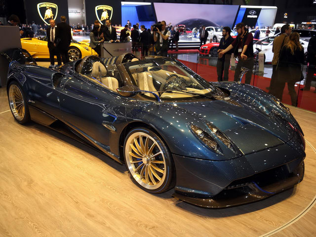 Tư vấn - Cận cảnh siêu xe "hàng độc" Pagani Huayra Roadster