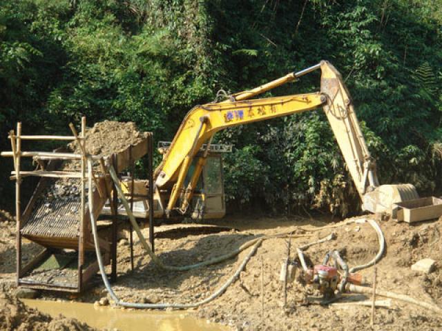 Tài chính - Bất động sản - Khai khoáng oằn lưng vì thuế, phí